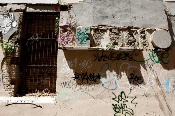 Refugio antiaéreo abandonado en la Calle Espada en València.